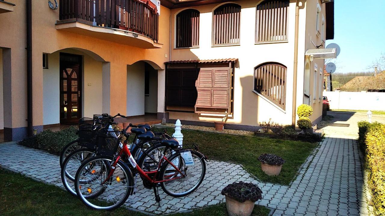 Hellasz Apartman Gyula Exterior foto
