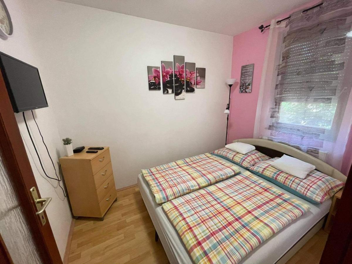 Hellasz Apartman Gyula Exterior foto